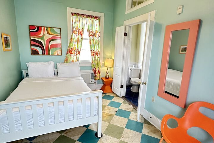 Room 36 of 102
