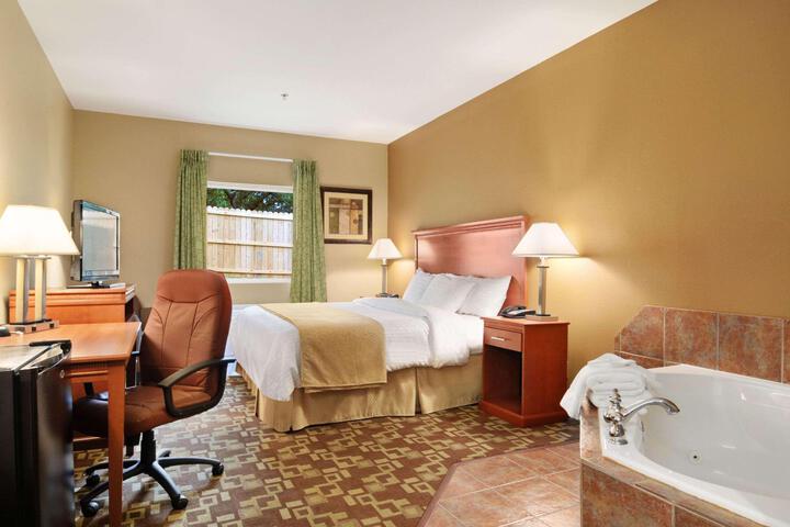 1 King Bed (6 of 29)
