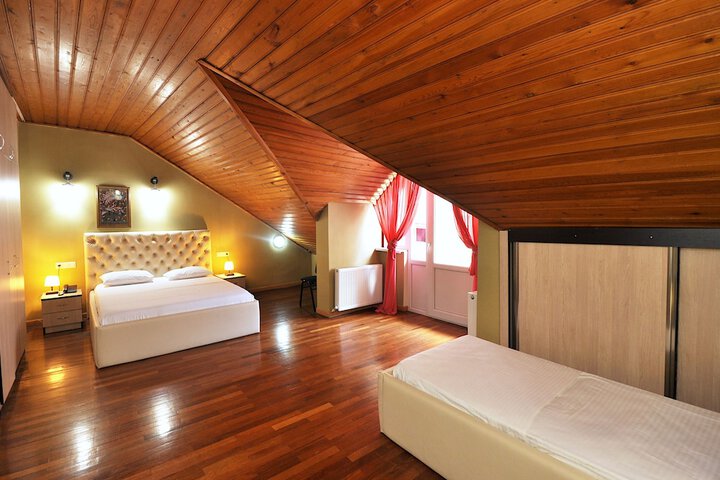 Room 9 of 37