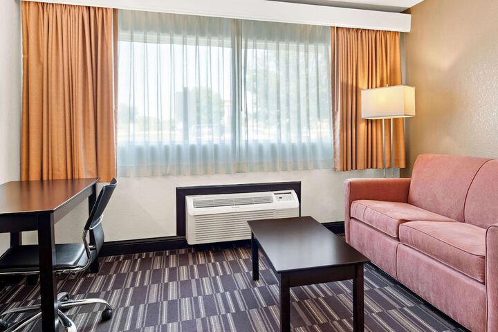 1 King Bed Mobility Accessible Communication Assistance Bathtub Continental Breakfast (1 of 19)