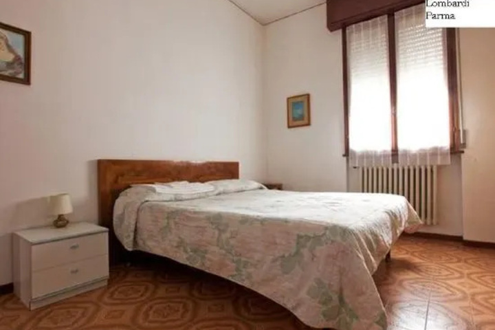 Room 2 of 7