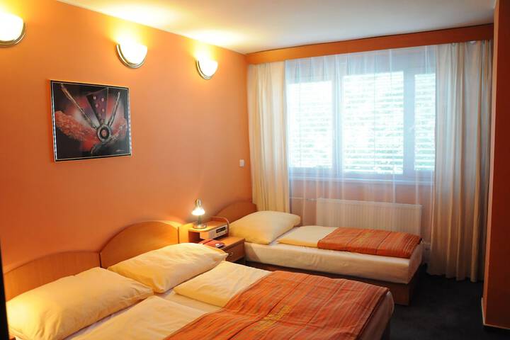 Room 16 of 44