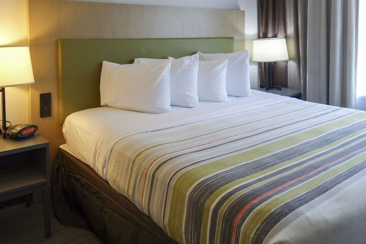 1 King Bed (13 of 14)