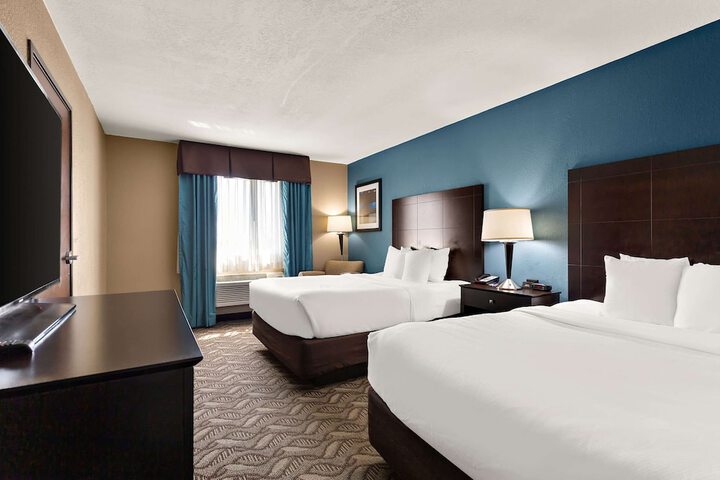 Suite 2 Queen Beds (12 of 19)