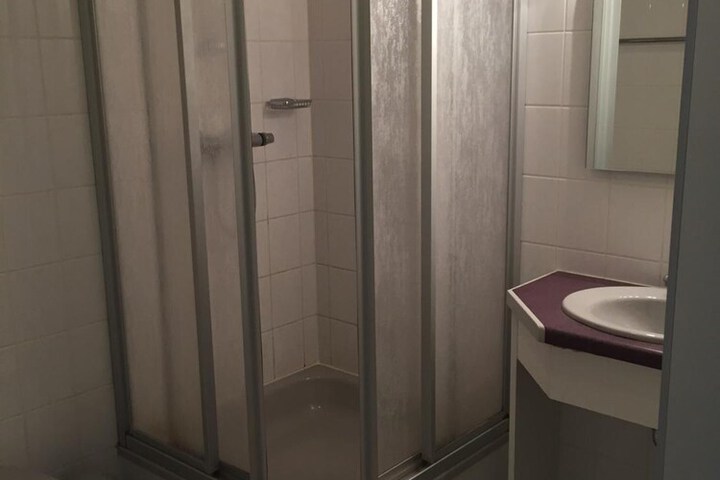 Room 27 of 58