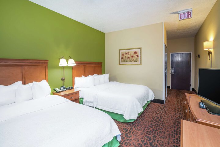 2 Queen Beds (6 of 6)
