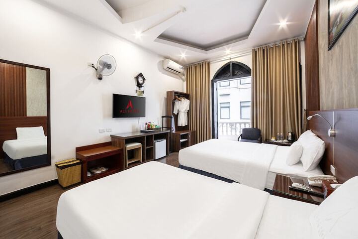Room 4 of 10