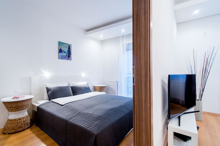 Room 5 of 108