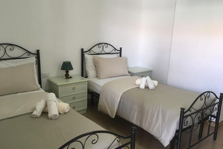 Room 2 of 3