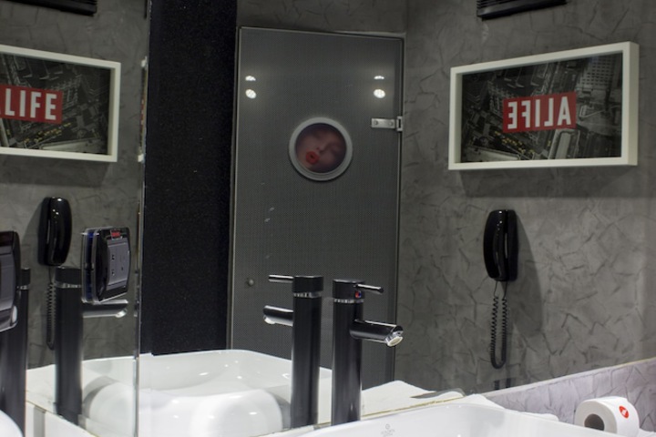 Room 32 of 82