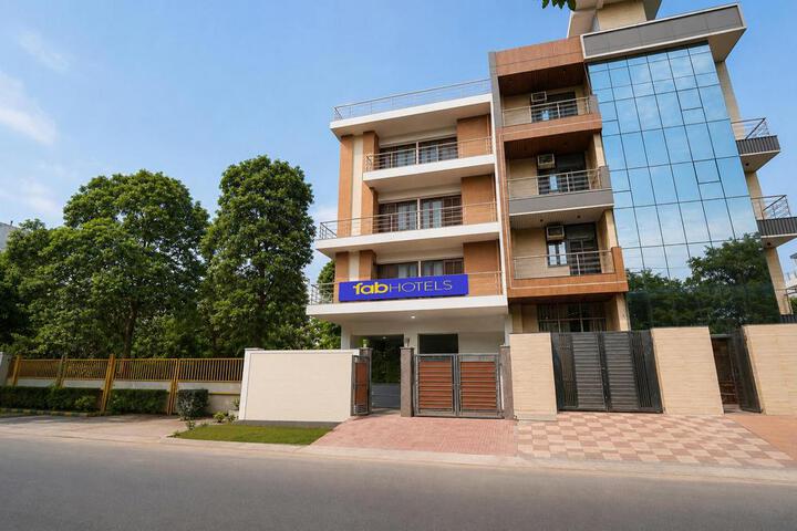 FabHotel Sapphires