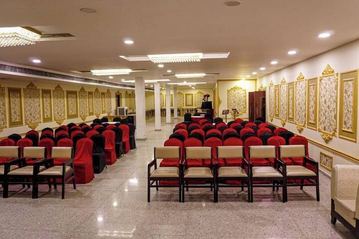 Business Center 21 of 31