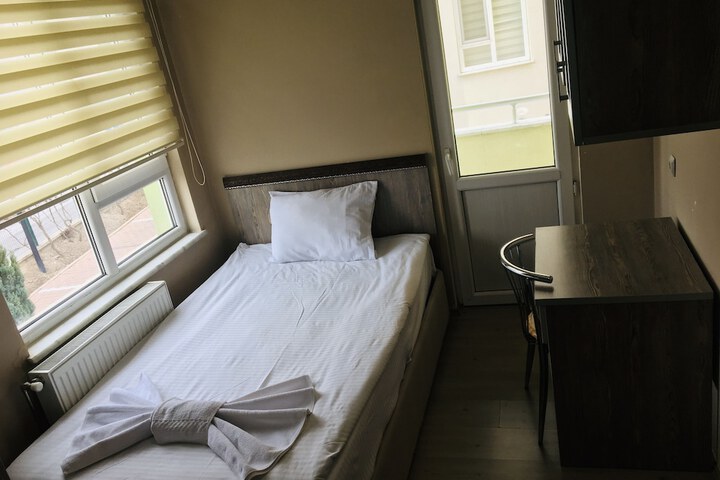 Room 4 of 37