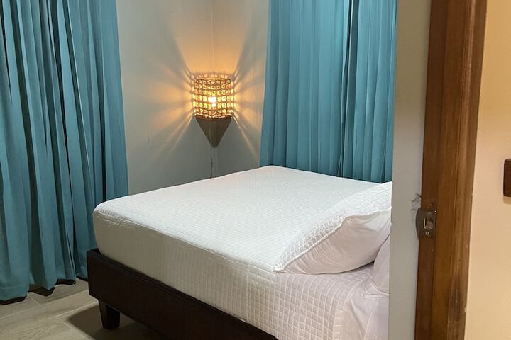Room 2 of 37