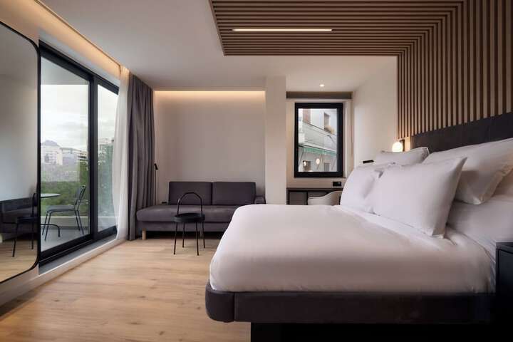 Room 3 of 52