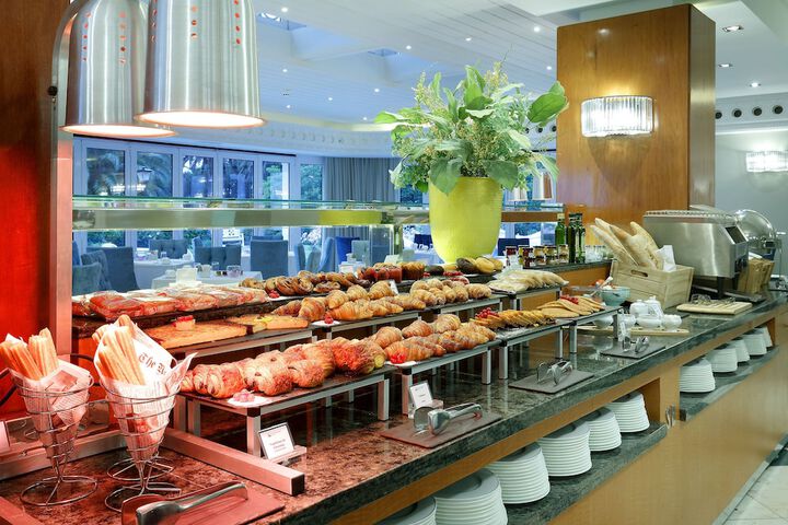 Breakfast/Coffee Service 67 of 130