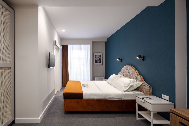 Room 13 of 110