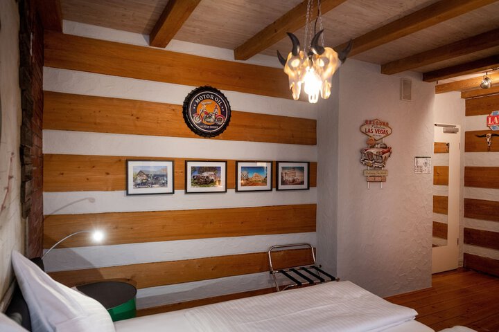 Room 12 of 18