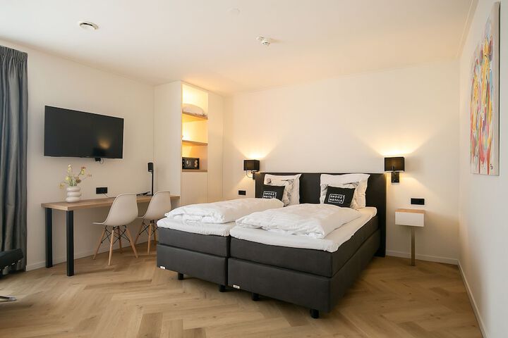 Room 15 of 49