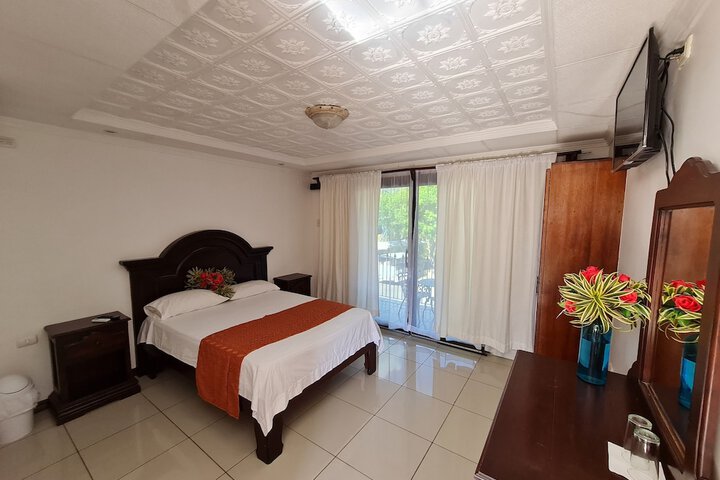 Room 5 of 32