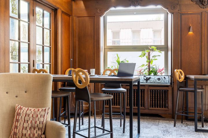 Business Center 102 of 106