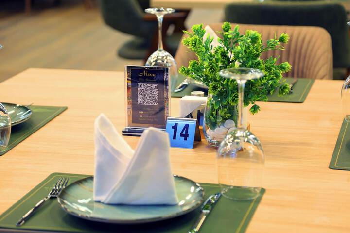 Dining 34 of 64