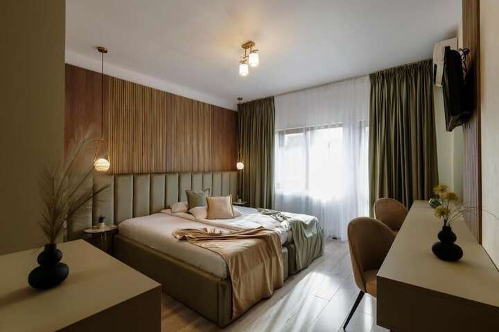 Room 5 of 17