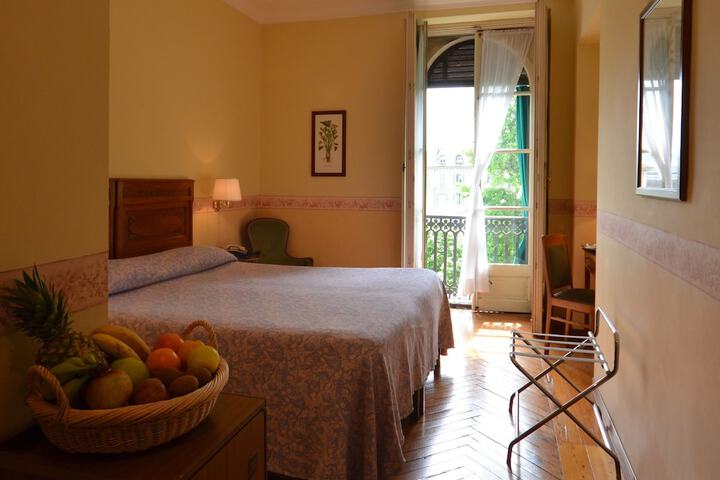 Room 3 of 38