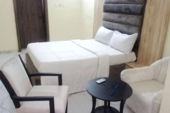 Room 6 of 15