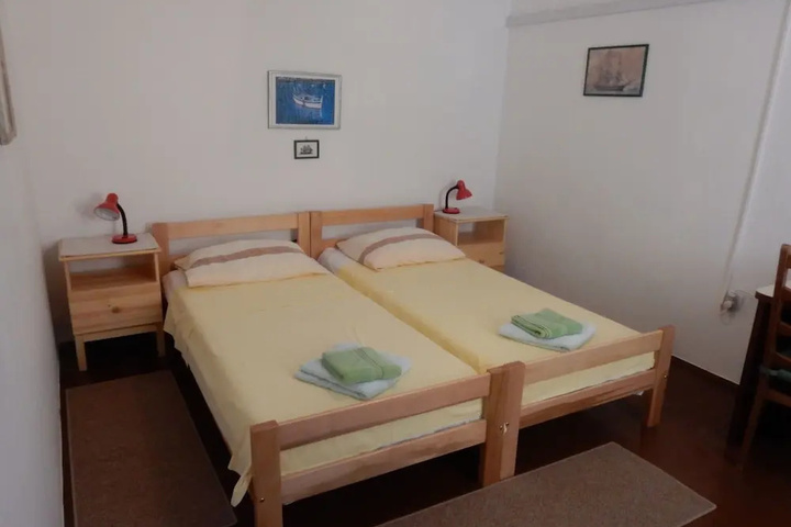 Room 2 of 8
