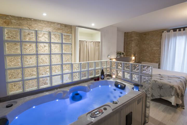 Hot Tub 35 of 54