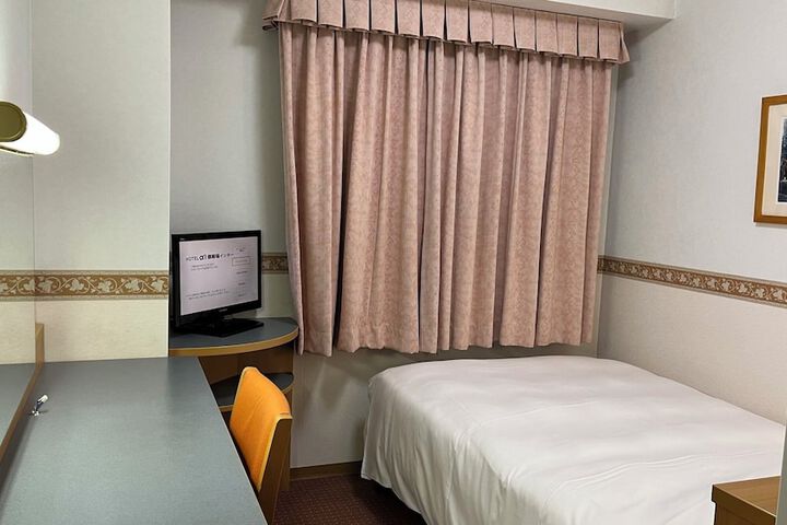 Room 2 of 7