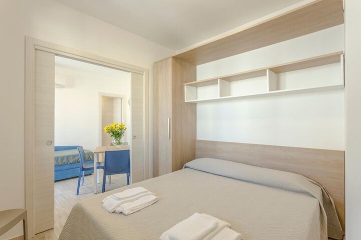 Room 7 of 28