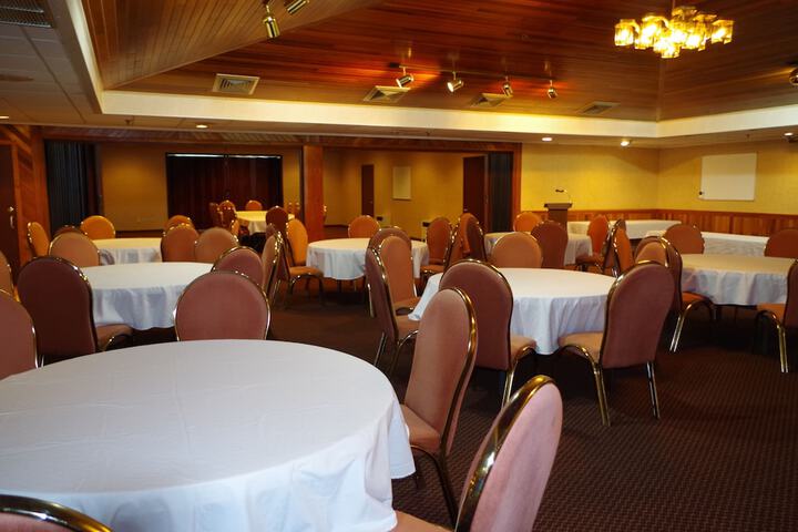 Ballroom/Hall 21 of 23