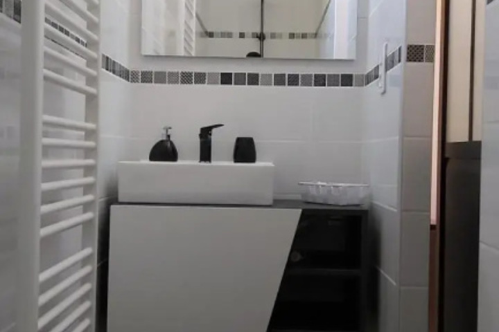 Room 4 of 5