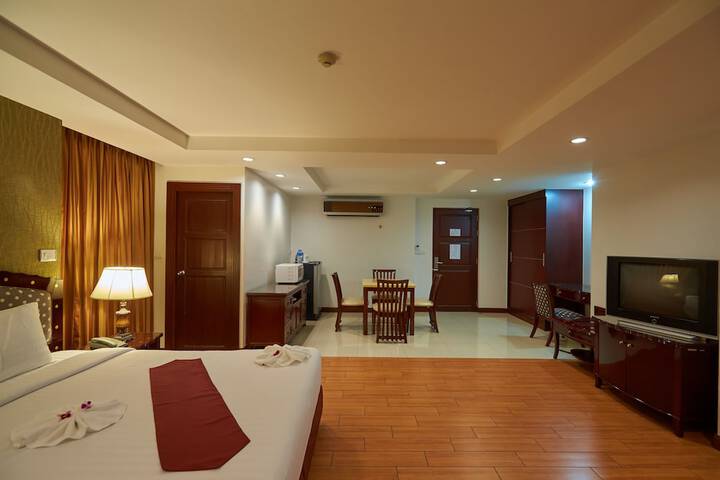 Room 14 of 65