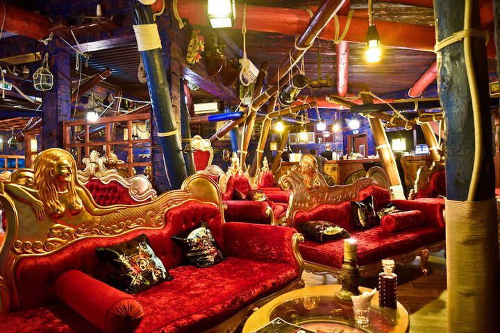 Lounge 83 of 115