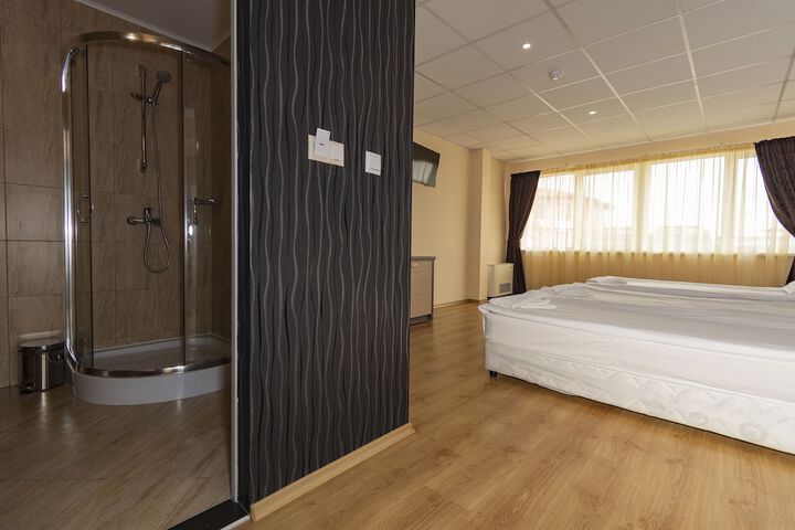 Room 43 of 137