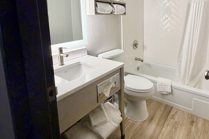 Room 72 of 100