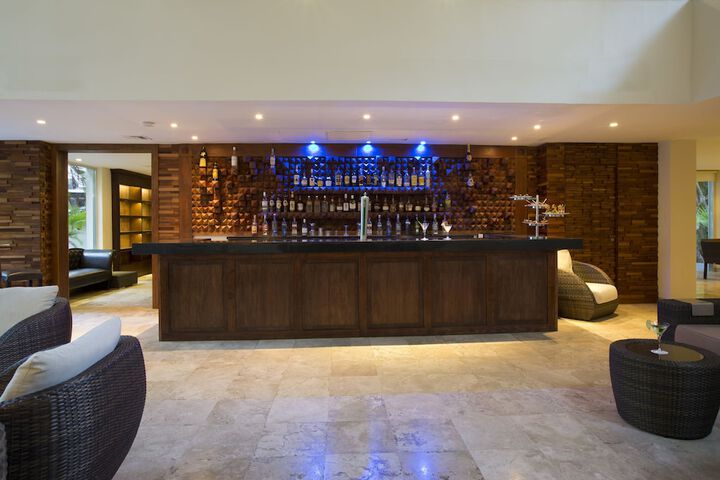 Lounge 60 of 79