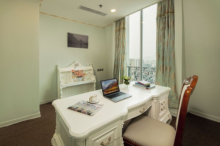 Room 12 of 184