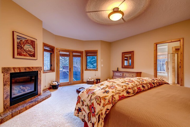 Room 2 of 52