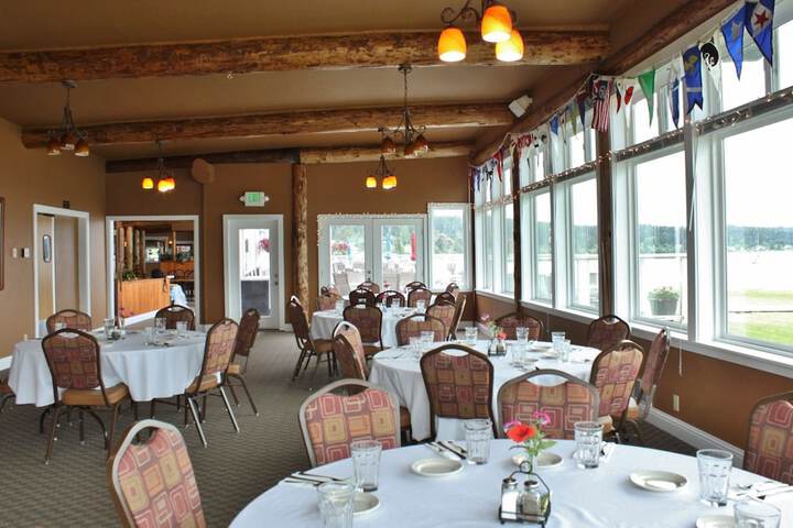 Ballroom/Hall 42 of 90