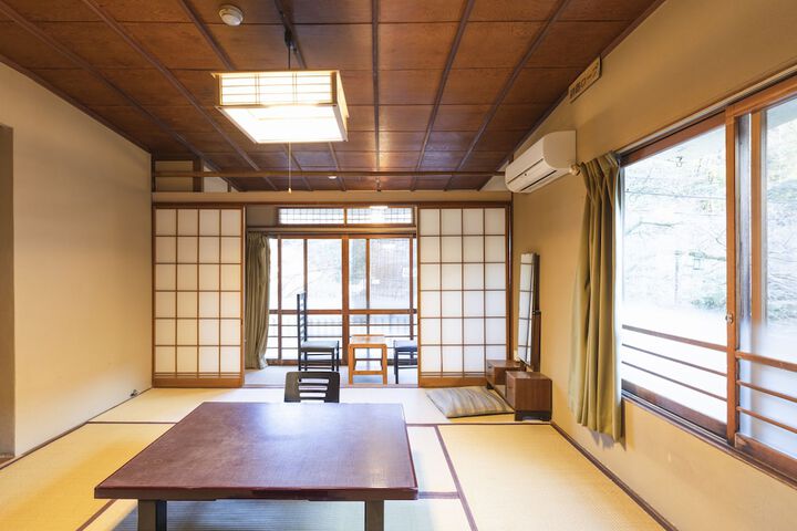 Room 9 of 50