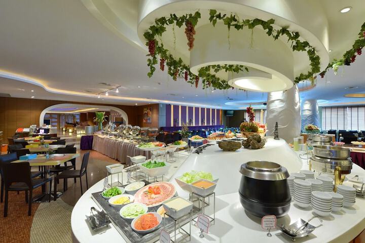 Dining 68 of 84