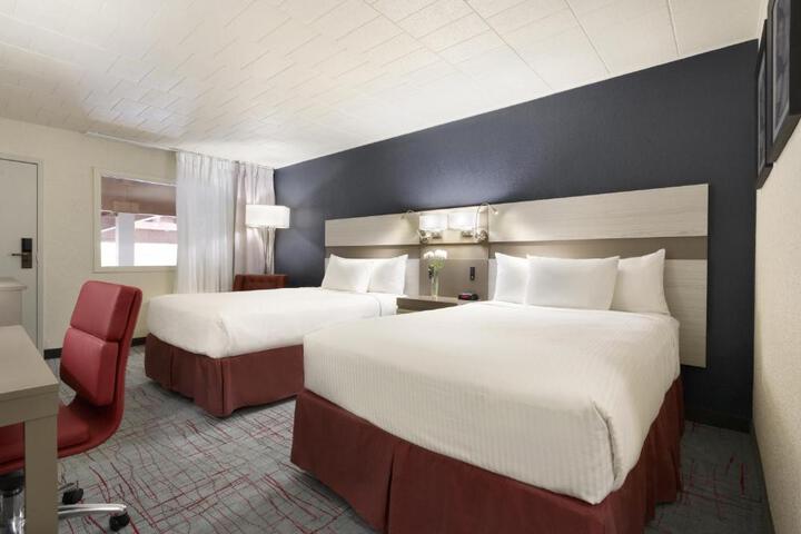 2 Double Beds (10 of 12)