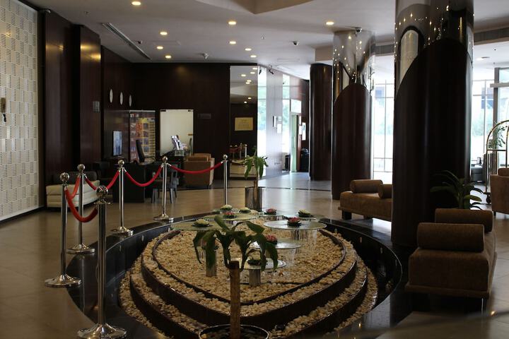 Entrance & Lobby