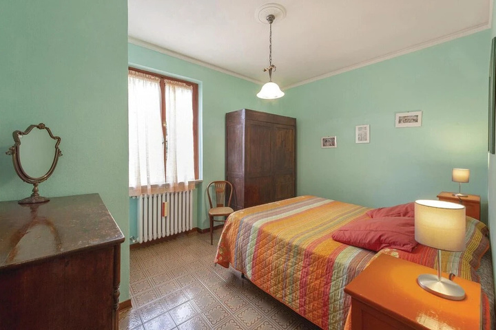 Room 4 of 14