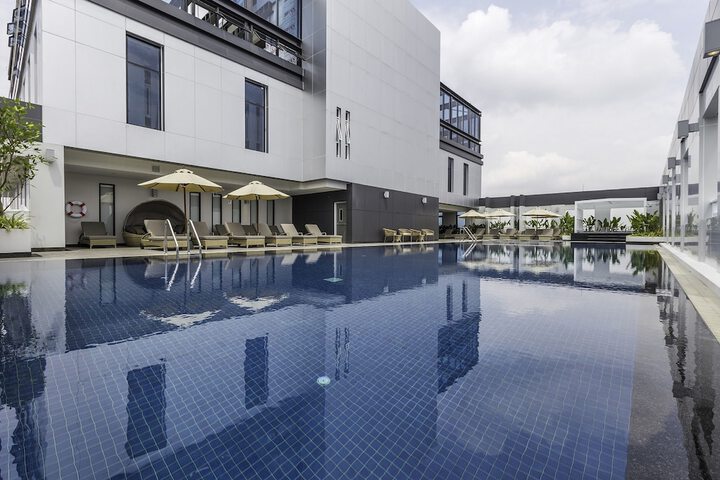 Pool 21 of 28