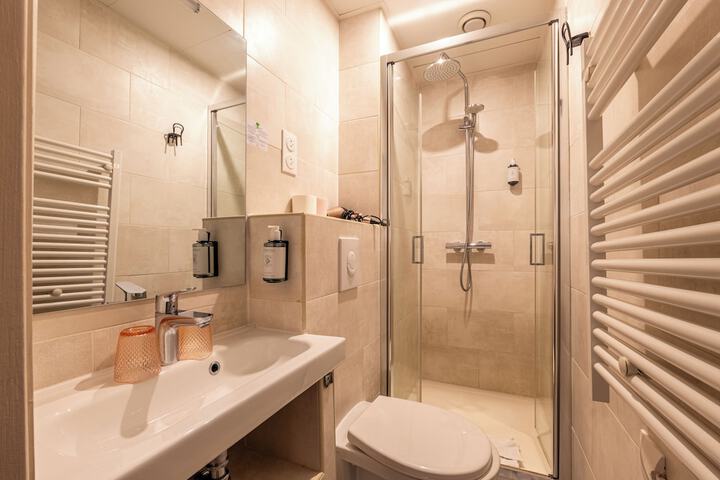 Room 40 of 53